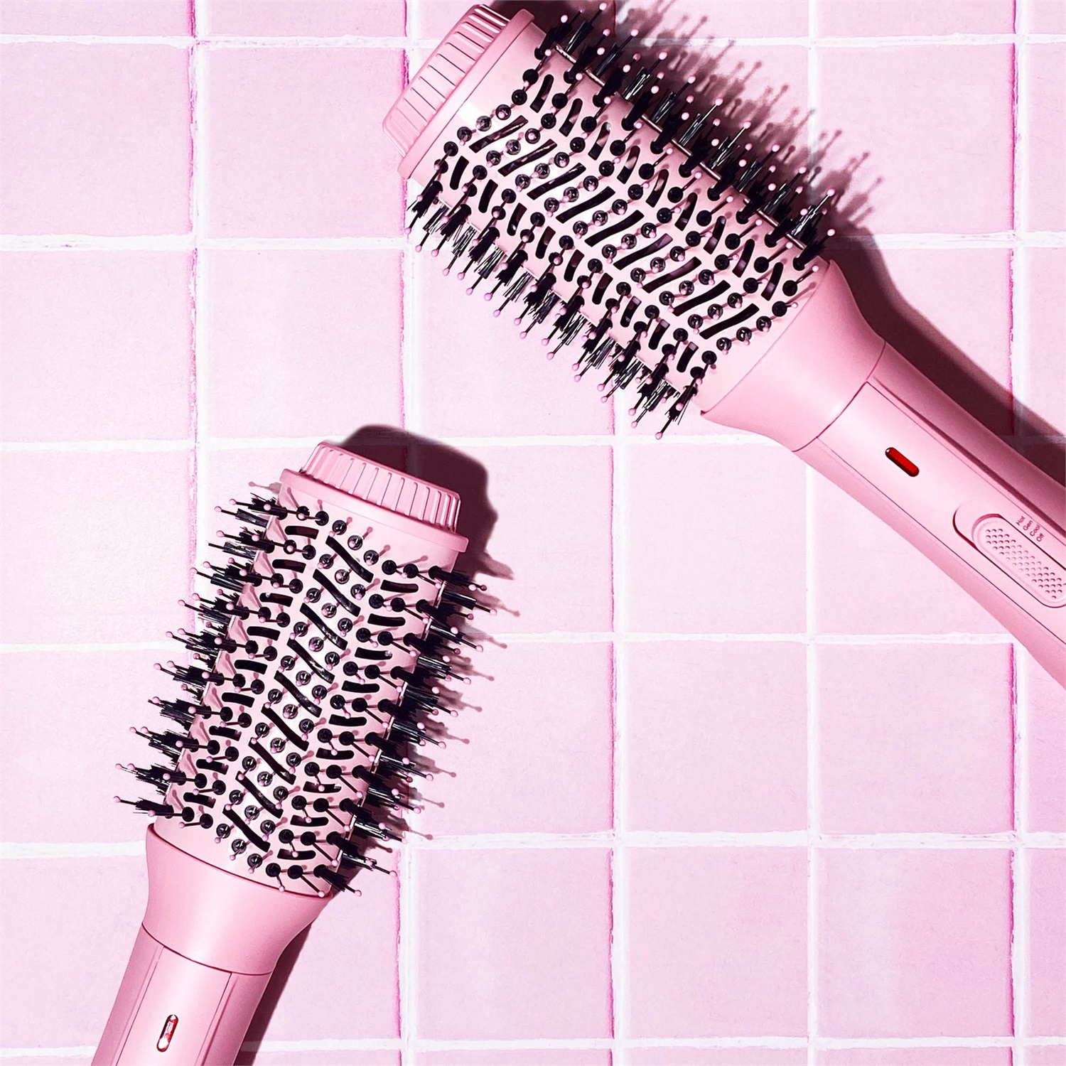 Mermade Blow Dry Brush Spazzola ad aria calda Rosa 1200 W con cavo da 2,5 m - Asciuga e liscia i capelli per una finitura da salone