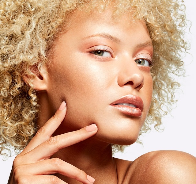 MAC Extra Dimension Skinfinish Illuminante 9 g - Tonalità Oh, Darling, Texture Ibrida Liquido-Polvere con Finitura Scintillante