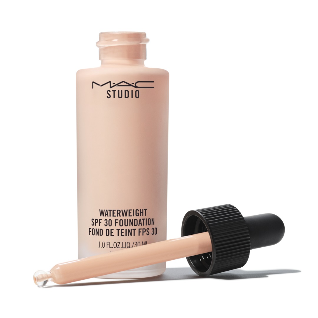 MAC Cosmetics Studio Waterweight Foundation 30 ml NW13 - Fondotinta liquido idratante con SPF 30 e tenuta prolungata