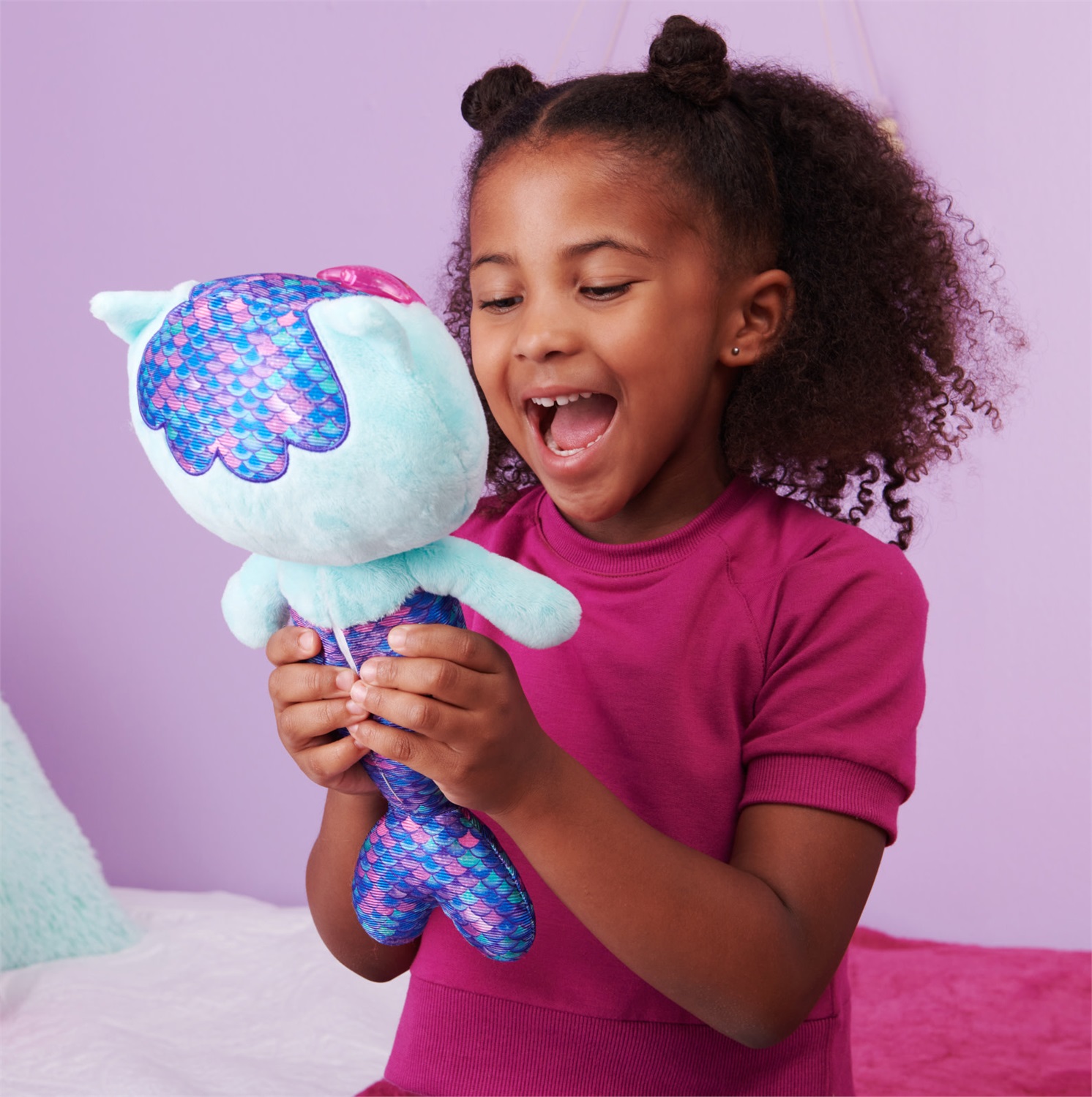 Gabby's Dollhouse MerCat - Peluche Giocattolo Parlante e Interattivo da 35,6 cm con Luci, Musica e Frasi per Bambini dai 3 Anni in Su