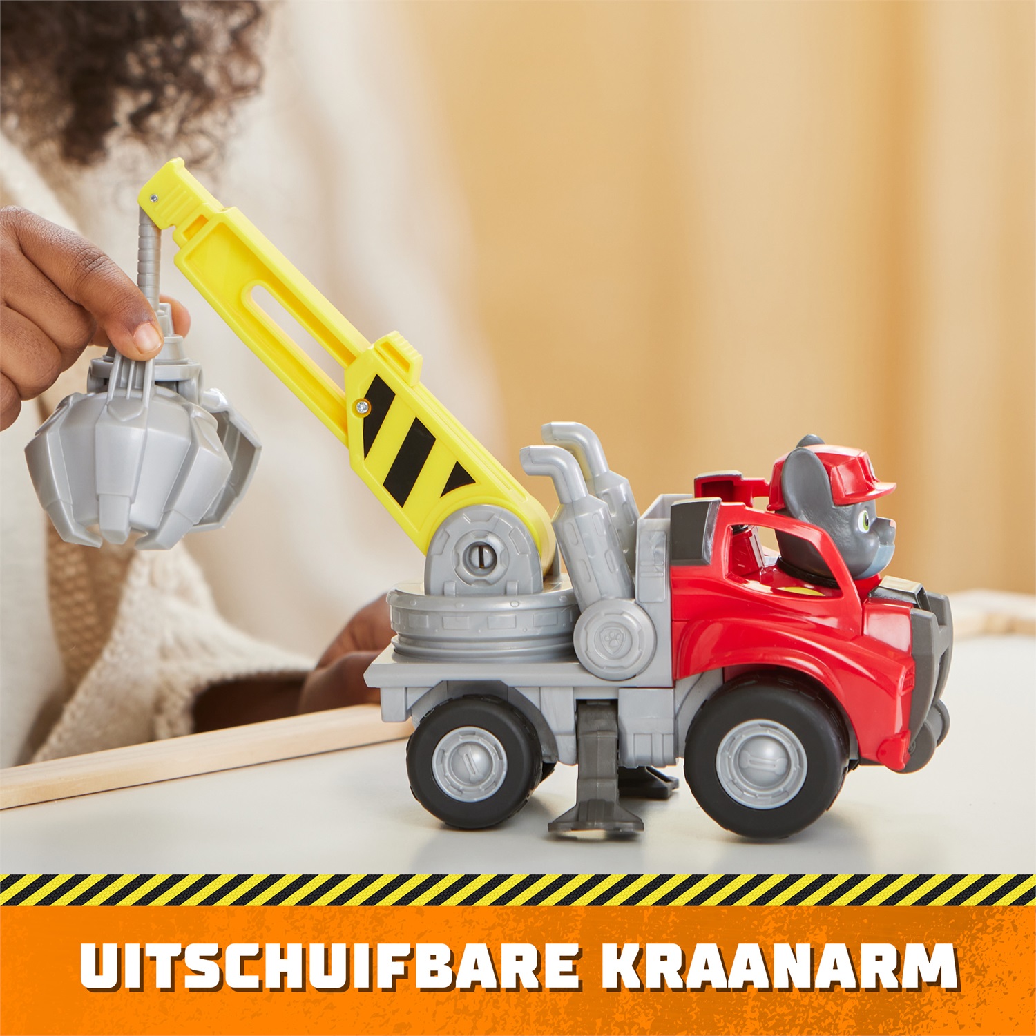 Rubble & Crew Veicolo da lavoro Charger - Ruspa con Artiglio, Parti Mobili e Personaggio da Collezione
