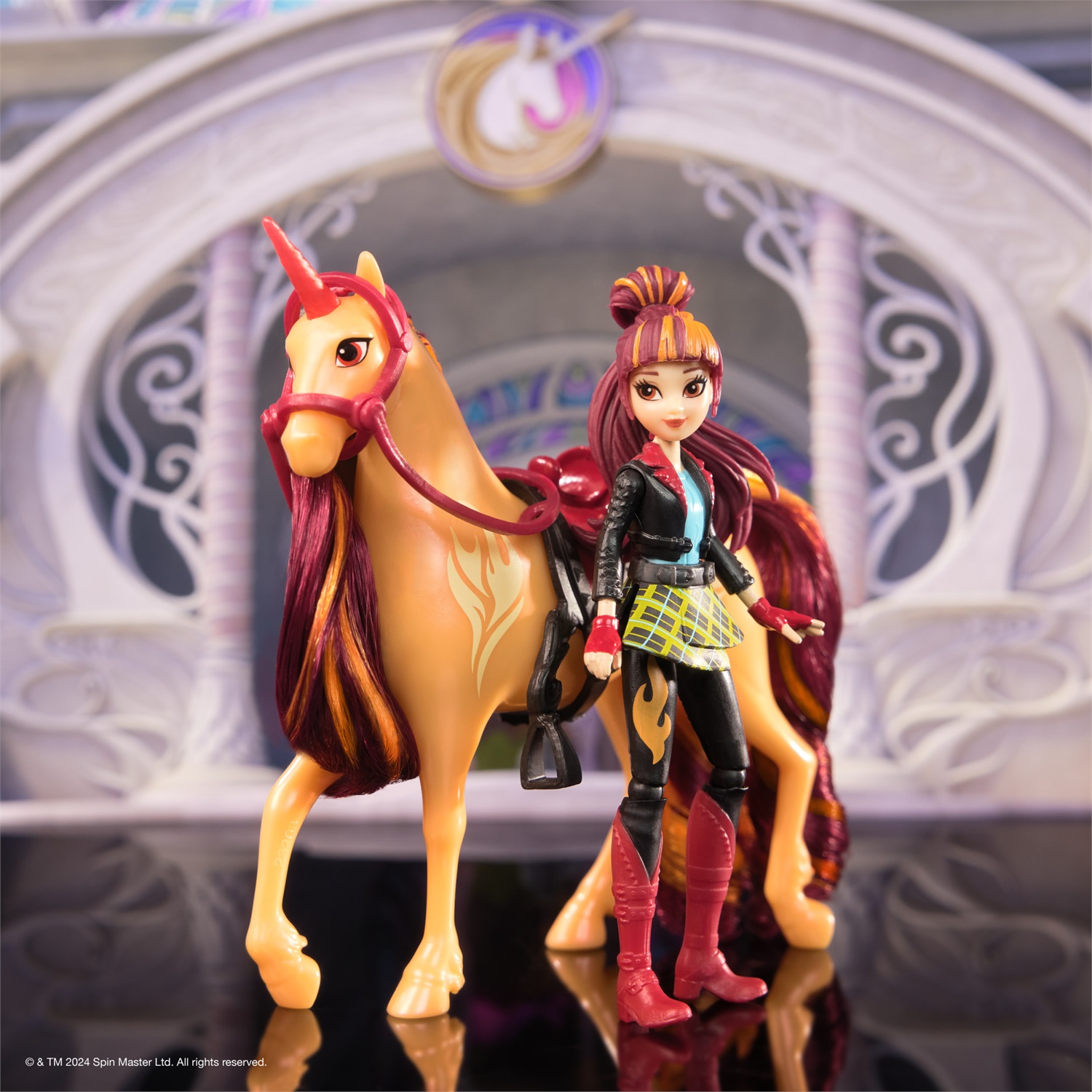 Spin Master Unicorn Academy Set Valentina & Cinder con Bambola Snodabile da 11,5 cm, Unicorno e 2 Accessori per l'Equitazione e Styling dei Capelli, Giocattolo per Bambine 4 Anni
