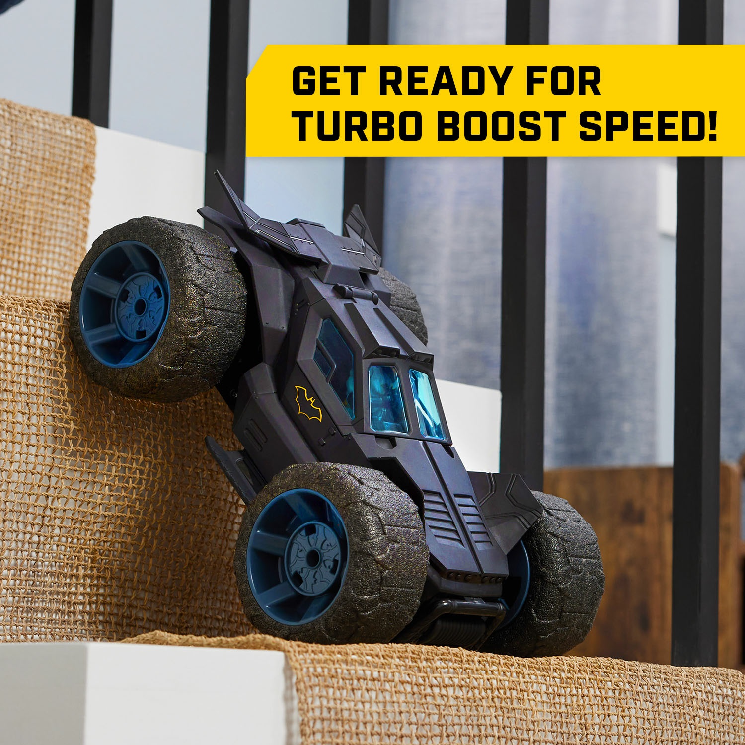 DC Comics Batmobile Stunt Force - Auto telecomandata per acrobazie, compatibile con action figure Batman, per bambini 4 anni