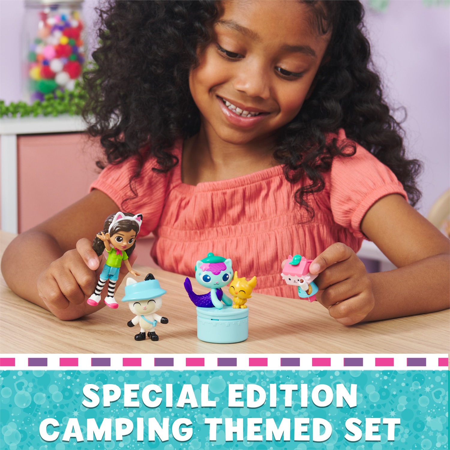 Spin Master Gabby's Dollhouse - Confezione da 4 personaggi in versione campeggio: Gabby, Pandy Panda, Baby Scatola e Siregatta, giocattoli per bambine e bambini dai 3 anni in su
