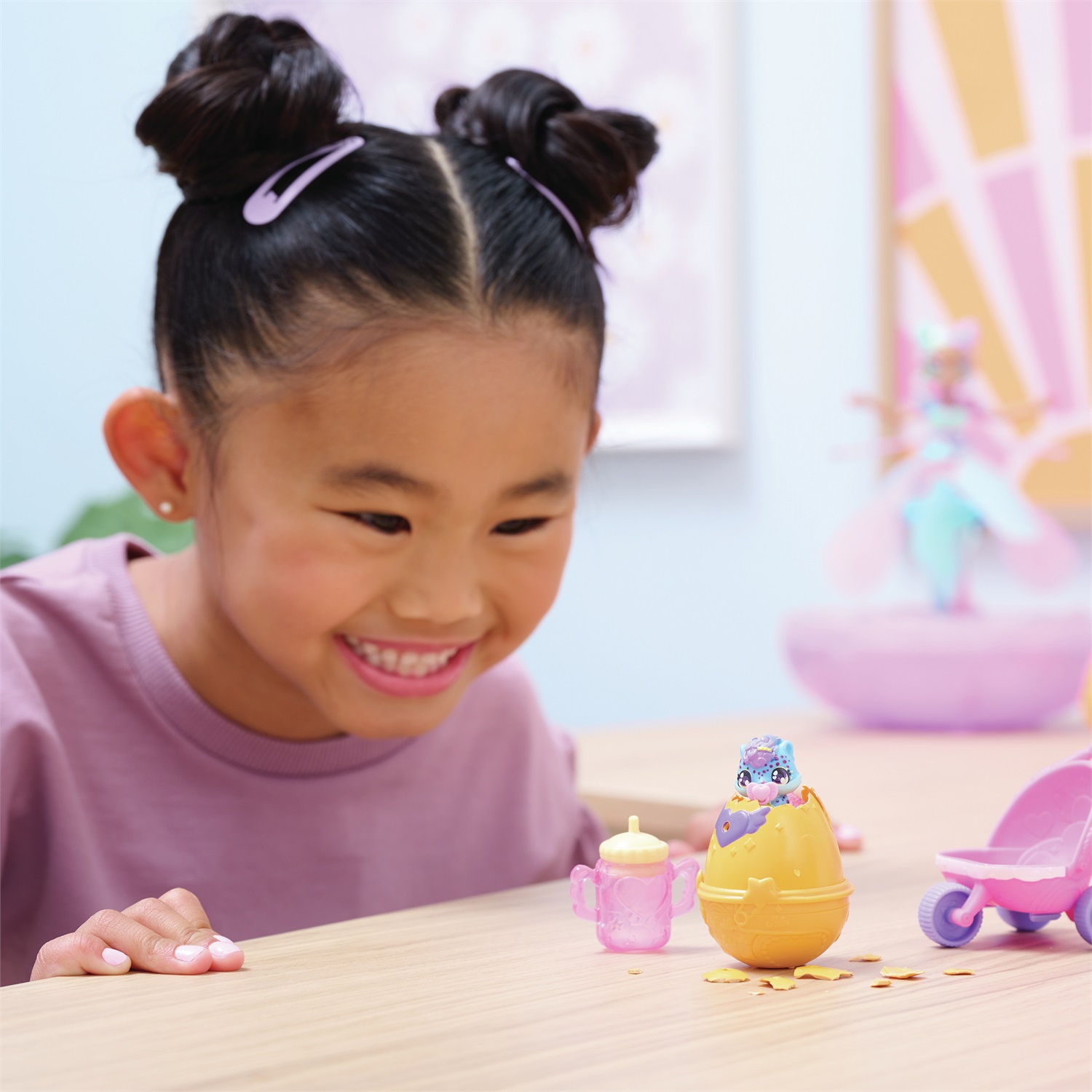 Spin Master Hatchimals Alive - Set di Gioco con 2 Uova che si Schiudono con l'Acqua e Passeggino, per Bambini dai 3 Anni in Su