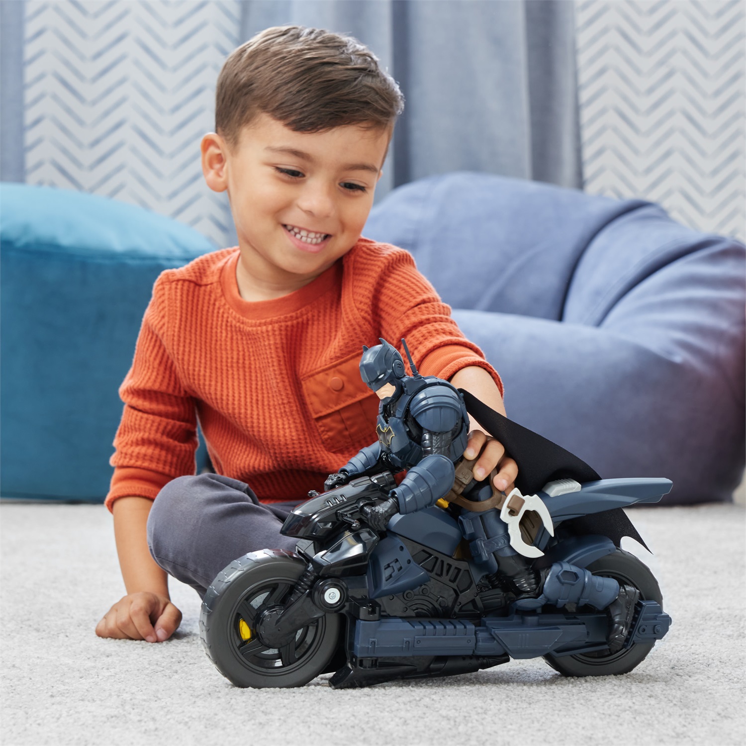 DC Comics Batcycle 2 in 1 Trasformabile - Veicolo Batman Adventures Compatibile con Action Figure da 30 cm, Trasformazione in Paracadute, Giochi per Bambini 4 Anni