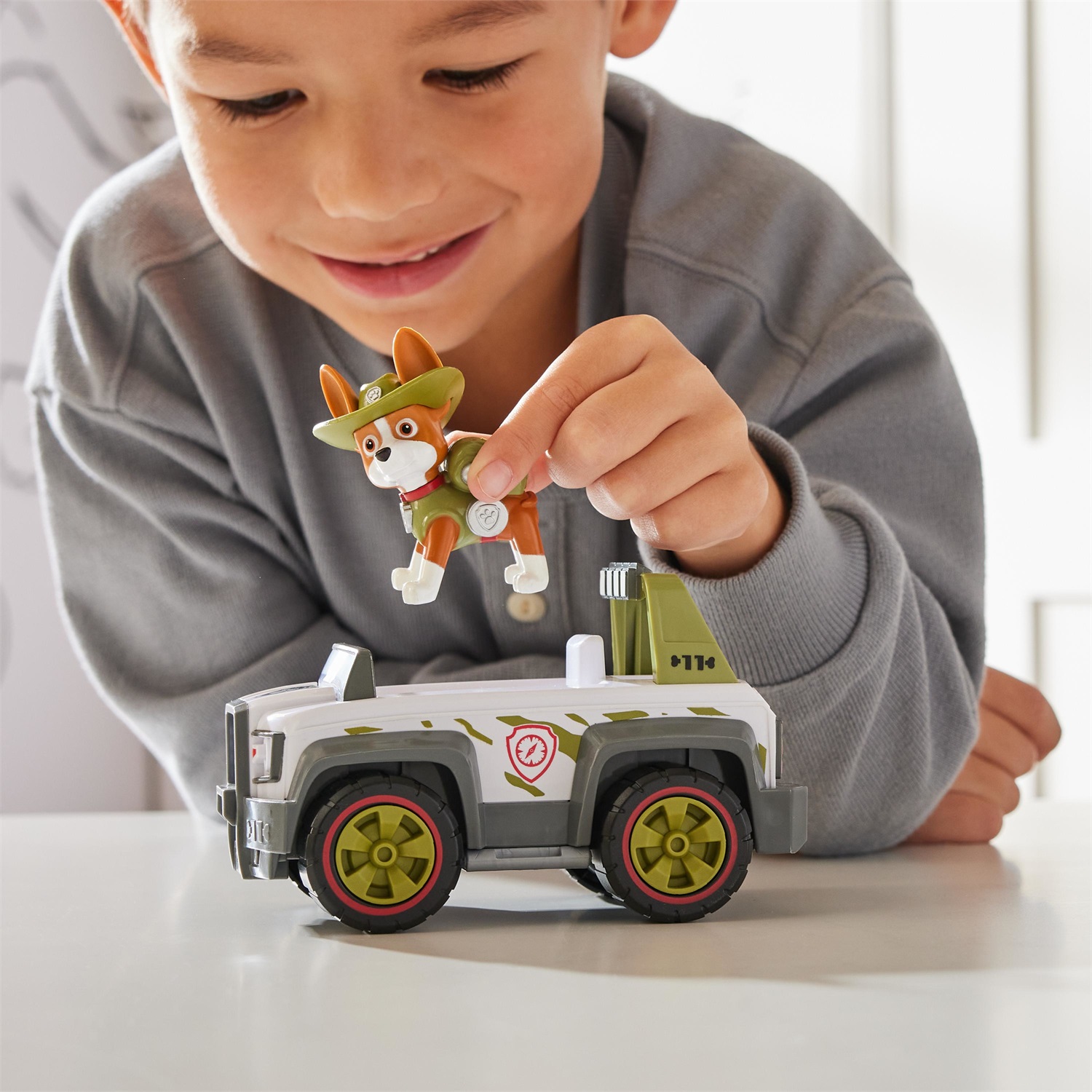 Spin Master PAW Patrol Veicolo Jungle Cruiser di Tracker con Personaggio Tracker - Dettagli Autentici e Ruote Funzionanti, Giochi Bambini 3 anni