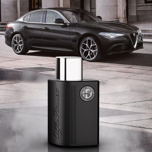 Alfa Romeo Black Eau de Toilette Uomo 125 ml - Fragranza Sofisticata con Note di Limone, Pompelmo e Rosa Nera