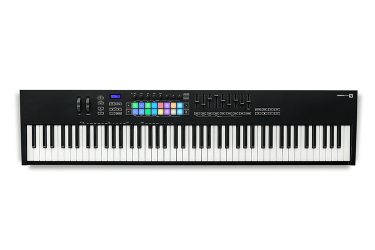 Novation Launchkey 88 MK3 - Tastiera MIDI USB 88 Tasti Semipesati con 16 Pad Sensibili alla Velocità, Nero