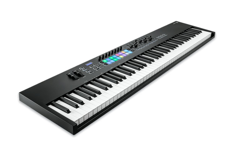 Novation Launchkey 88 MK3 - Tastiera MIDI USB 88 Tasti Semipesati con 16 Pad Sensibili alla Velocità, Nero