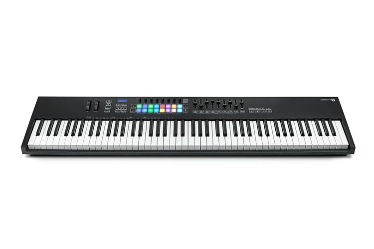 Novation Launchkey 88 MK3 - Tastiera MIDI USB 88 Tasti Semipesati con 16 Pad Sensibili alla Velocità, Nero