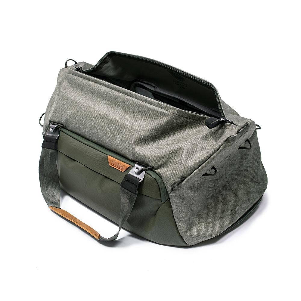 Peak Design Travel Duffel 35L Salvia - Borsone da Viaggio Impermeabile in Nylon Riciclato con Porta Carte d'Identità