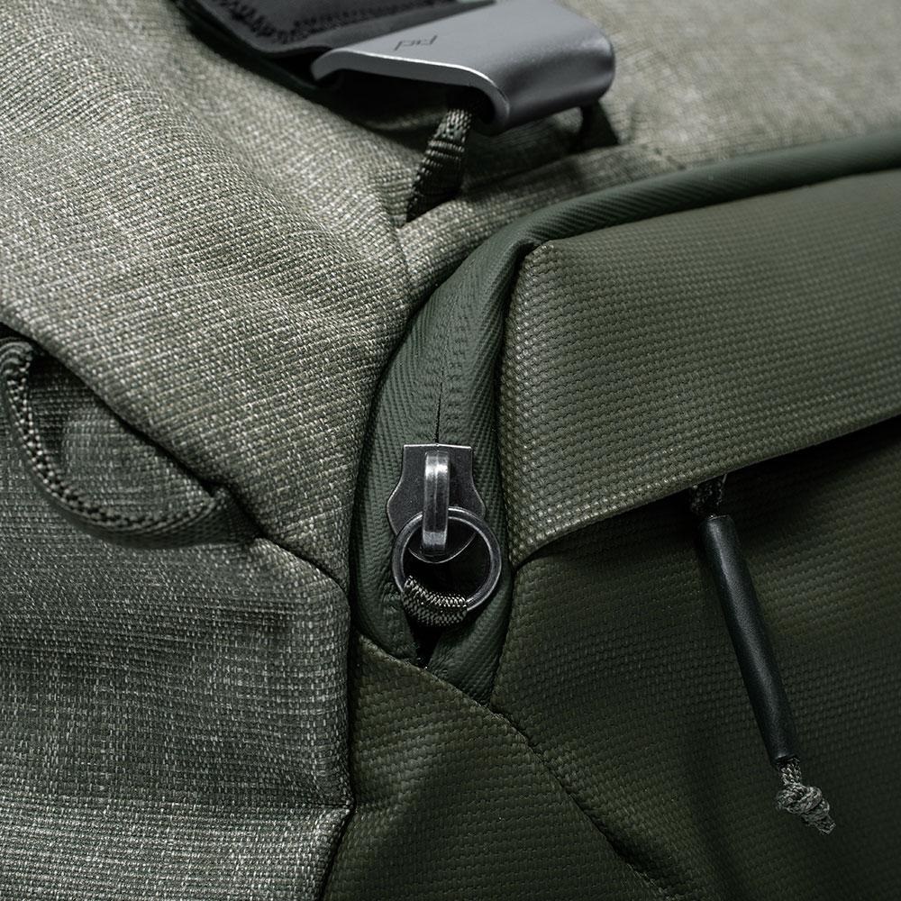 Peak Design Travel Duffel 35L Salvia - Borsone da Viaggio Impermeabile in Nylon Riciclato con Porta Carte d'Identità
