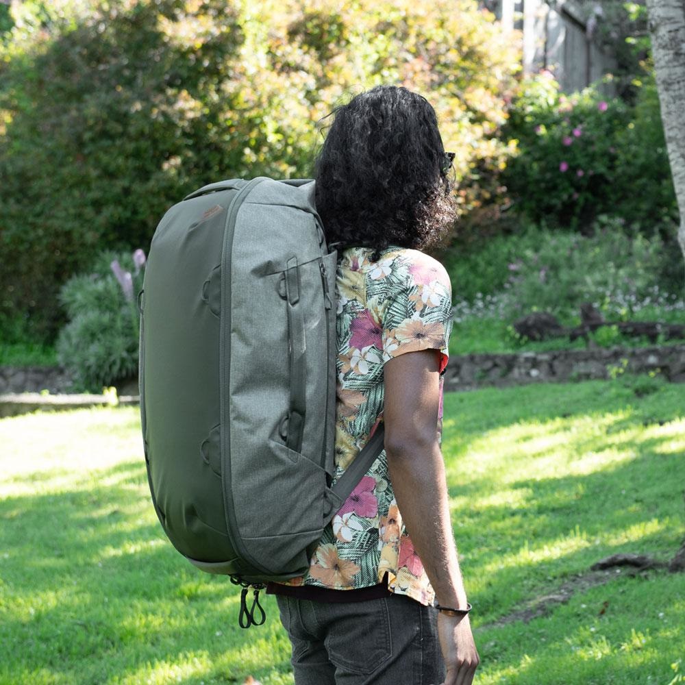 Peak Design Travel Duffelpack 65L Sage - Borsone da viaggio con spallacci ergonomici e massima capacità di carico