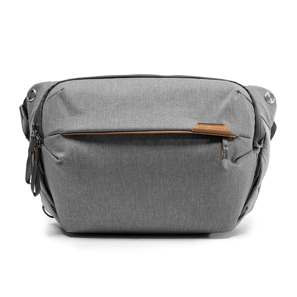 Peak Design Everyday Sling 10L v2 - Borsa a tracolla Grigio Ash con tracolla imbottita e antiscivolo