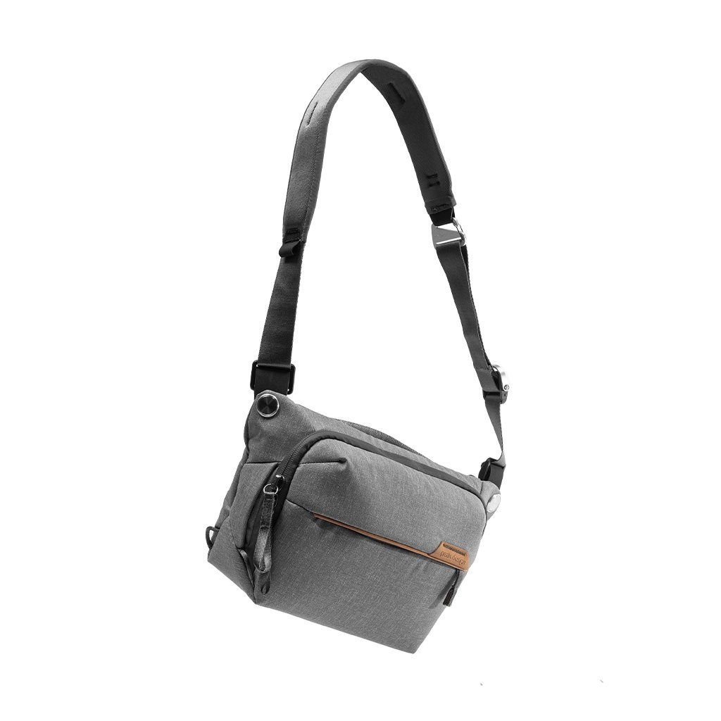Peak Design Everyday Sling 10L v2 - Borsa a tracolla Grigio Ash con tracolla imbottita e antiscivolo