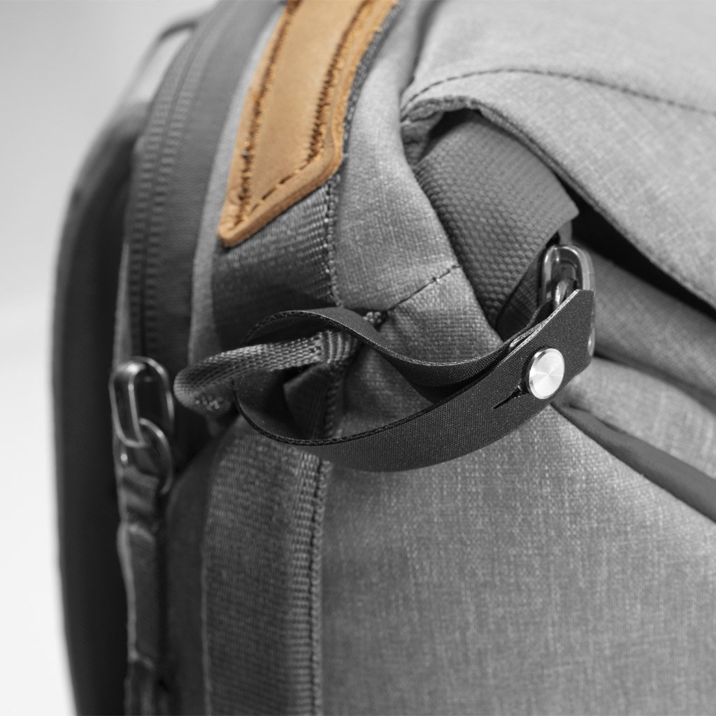 Peak Design Everyday Backpack 20L V2 - Grigio Cenere, Zaino Versatile per Fotografi e Creatori di Contenuti