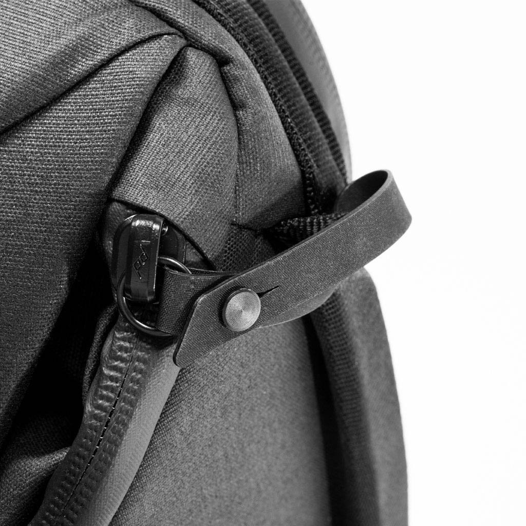 Peak Design Everyday Backpack 30L V2 - Zaino Nero Versatile per Fotografi e Creativi, Accesso Laterale e Superiore, Compatibile con Laptop da 13