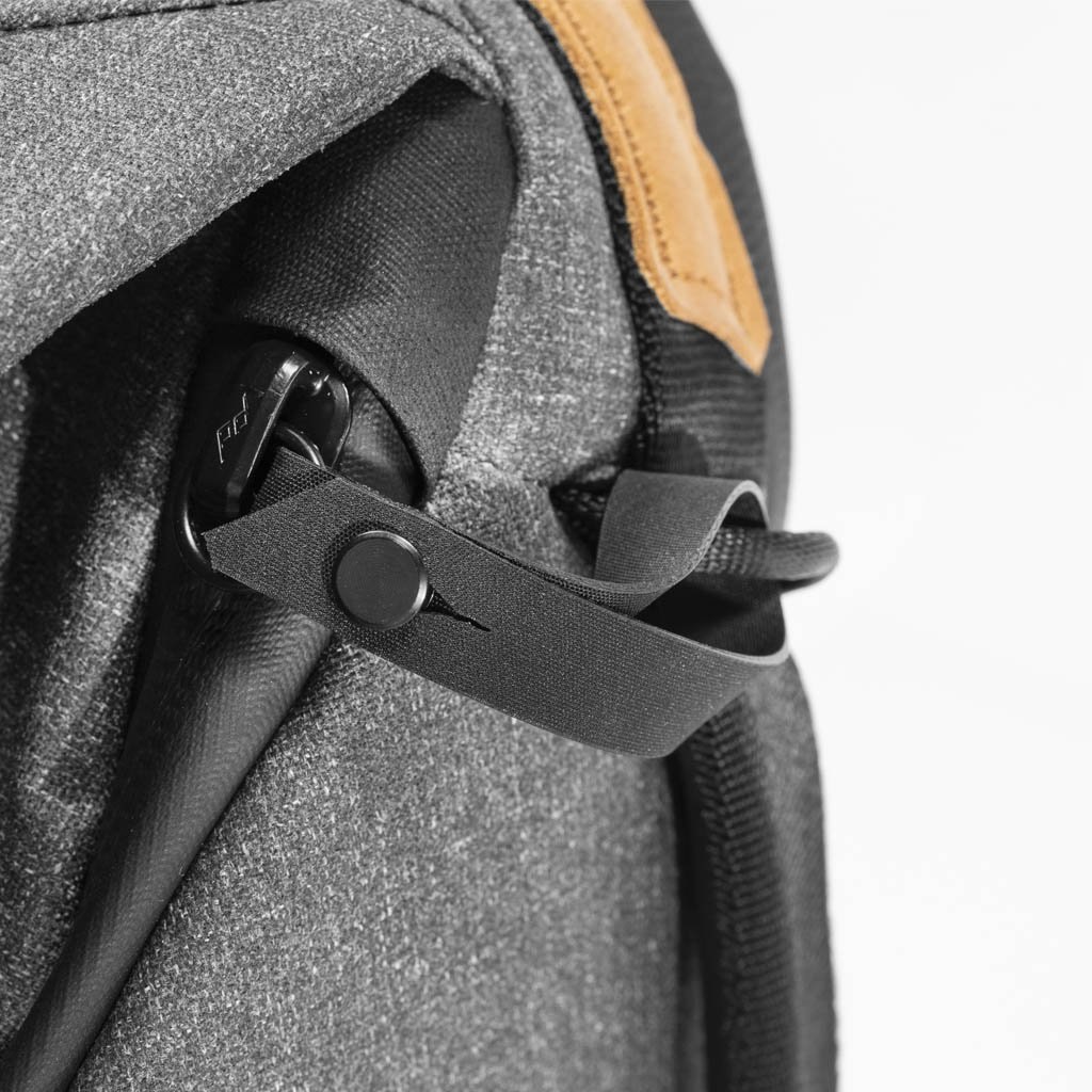 Peak Design Everyday Backpack 30L v2 - Antracite, Nylon e Poliuretano, Design Comprimibile per Fotografi e Creatori