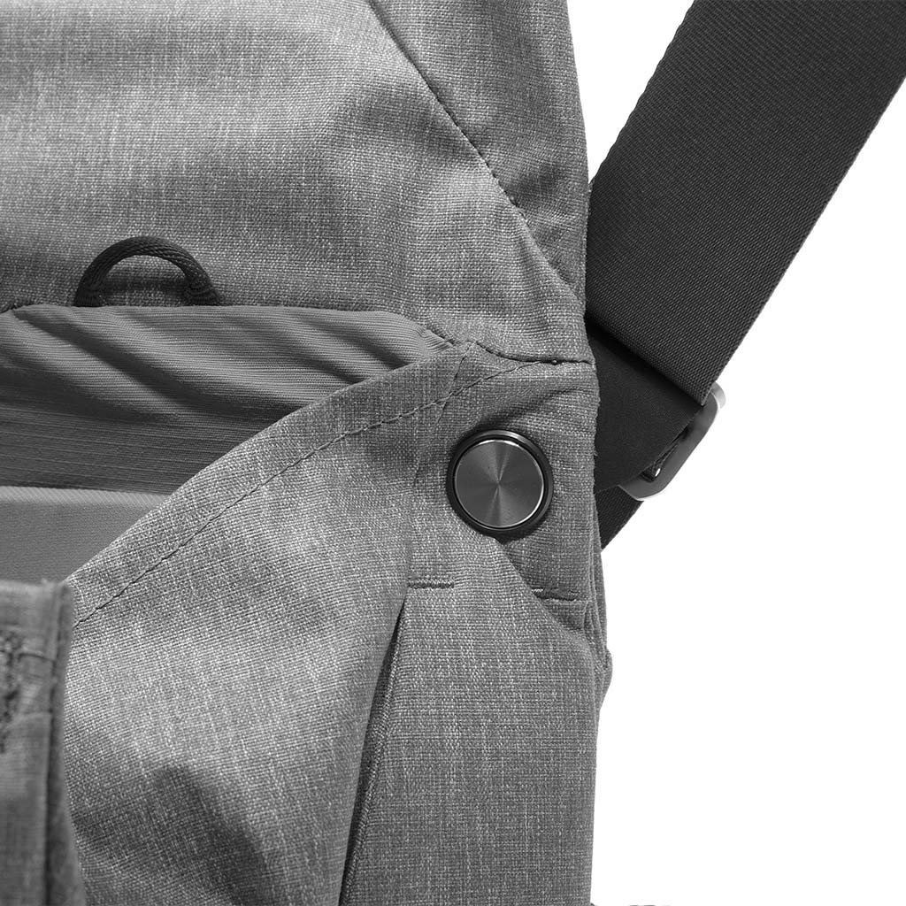 Peak Design Everyday Messenger 13L v2 - Borsa da Spalla in Nylon Grigio per Fotografi e Creatori