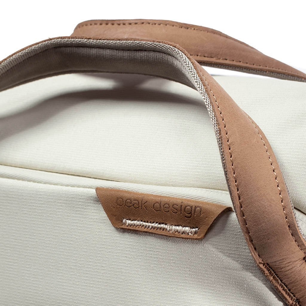 Peak Design Everyday Totepack 20L v2 - Zaino e Borsa in Osso Beige con Cinghie Imbottite e Accesso Roll-Top