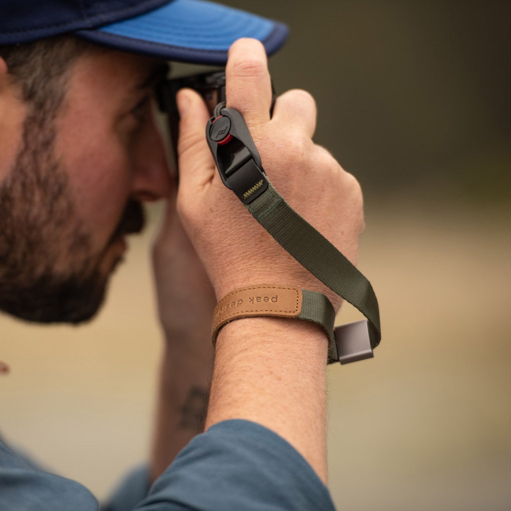 Peak Design Cuff Sage - Cinghia da Polso per Fotocamera in Nylon e Pelle, Colore Verde Salvia