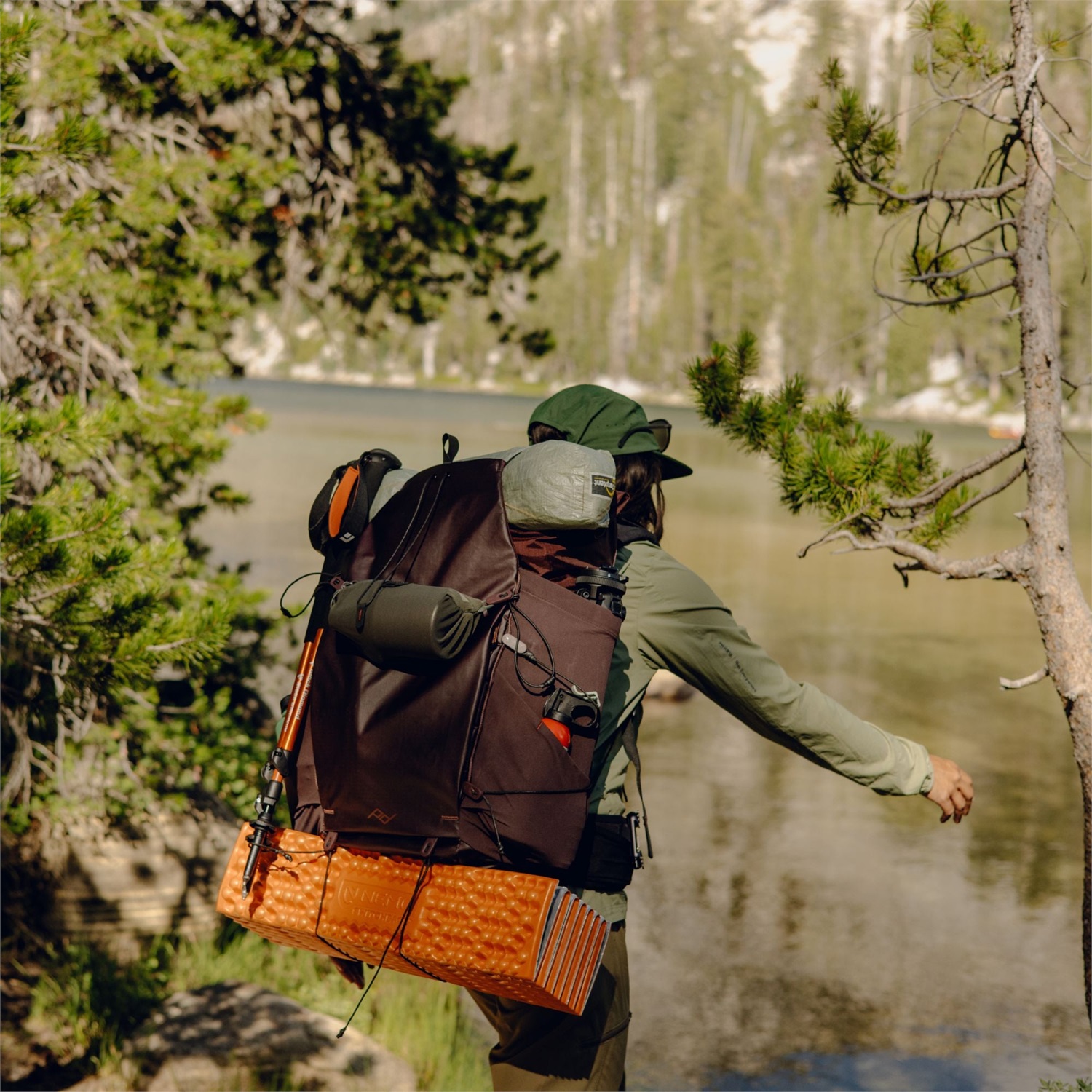Peak Design Outdoor Backpack 45L Bordeaux - Zaino da Esterno Leggero e Versatile per Fotografi