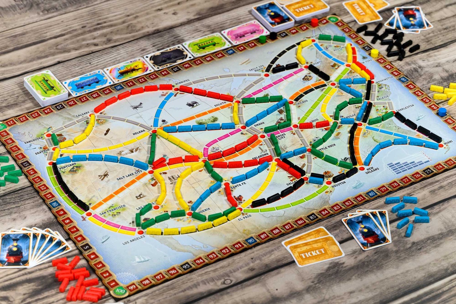 Days of Wonder Asmodee Ticket to Ride Refresh - Gioco da tavolo per famiglie, Età 8 , 2-5 giocatori, Tempo di gioco 30-60 minuti