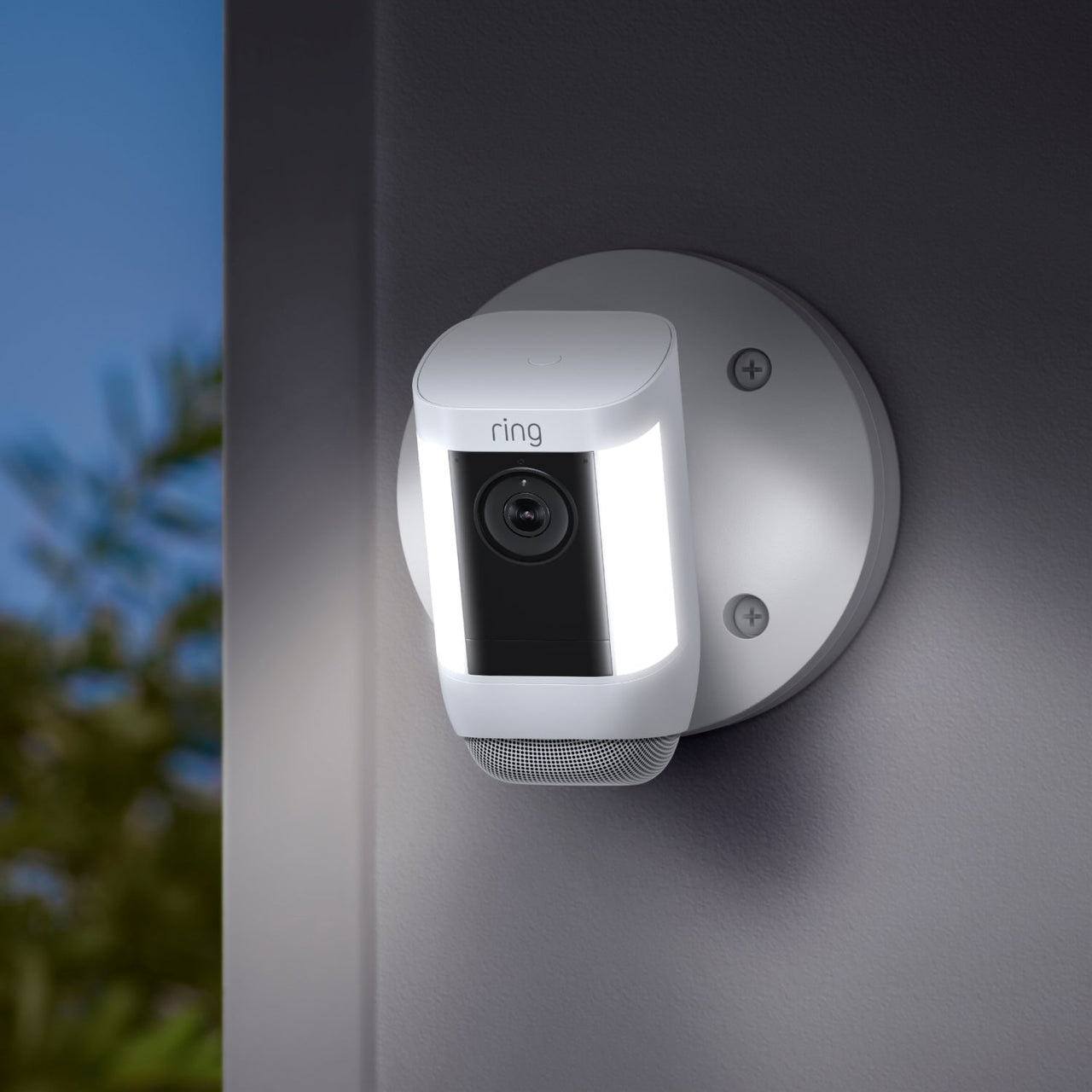 Ring Spotlight Cam Pro - Telecamera di sorveglianza cablata per esterno, 1080p, resistente agli agenti atmosferici, visione notturna e audio bidirezionale