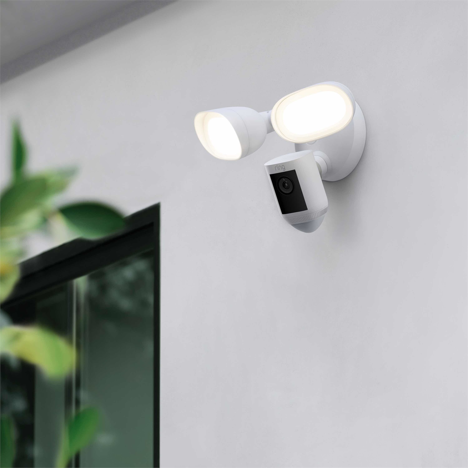 Ring Floodlight Cam Wired Pro - Telecamera di sicurezza IP Esterno 1920 x 1080 Pixel, Cablata, Soffitto/Muro, 2000 lm, 3000 K