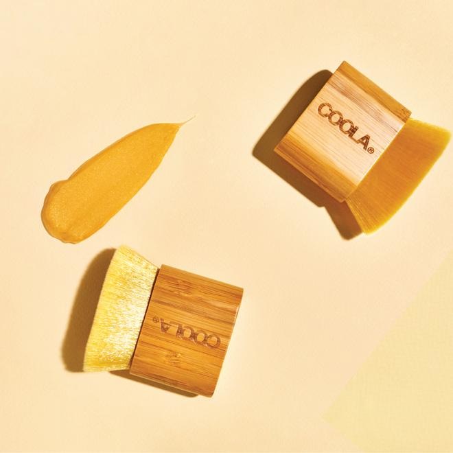 Coola Sunless Tan Kabuki Brush - Pennello per Applicazione di Crema Abbronzante per Corpo, Compatibile con Organic Sunless Tan Luminizing Body Serum