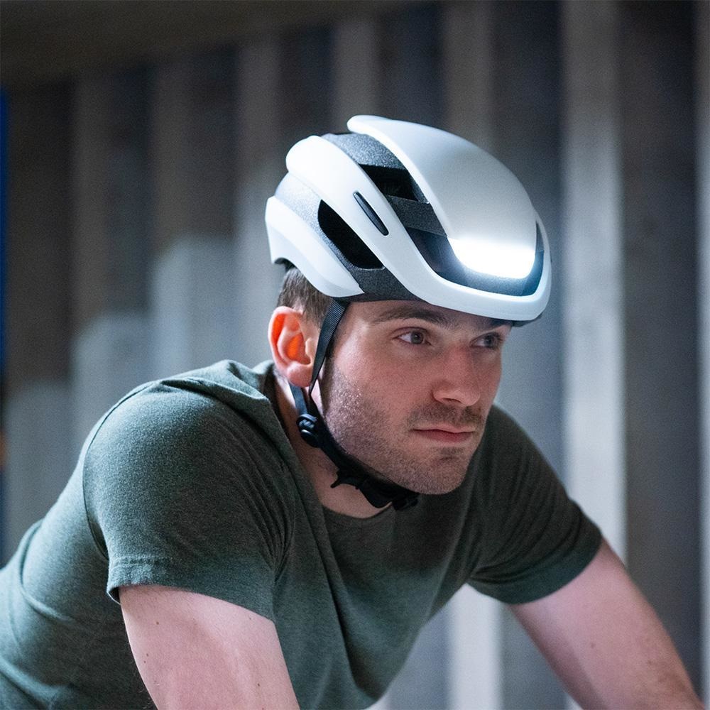 Lumos Ultra Smart Helmet - Casco da bicicletta Bianco M/L con Luci LED, Indicatori di Direzione e Bluetooth