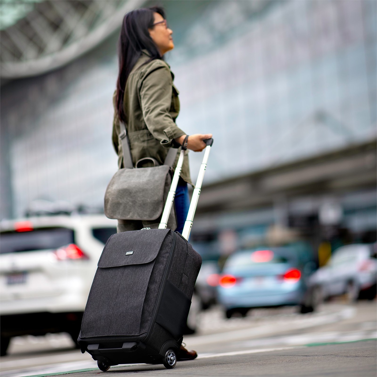 Think Tank Airport Advantage™ XT - Borsa Fotografica a Rotelle Nero, Capacità Extra Elevata, 13,3 Pollici