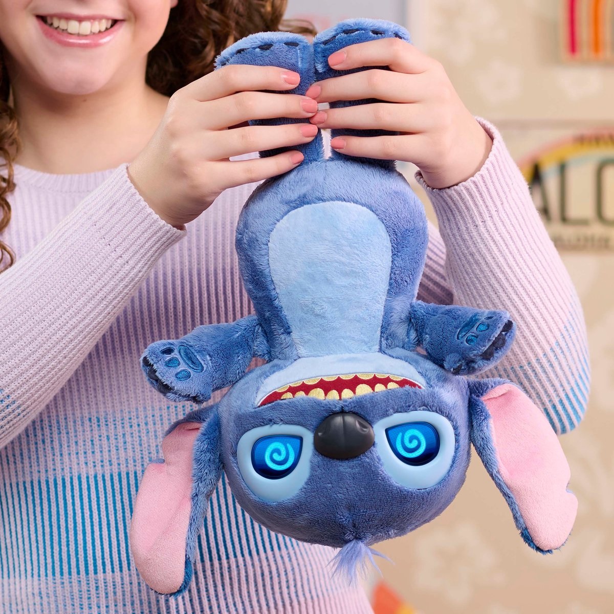 Just Play Peluche Interattivo Disney Stitch Many Moods - 34,3 cm, oltre 50 suoni e frasi, schermo LCD espressivo