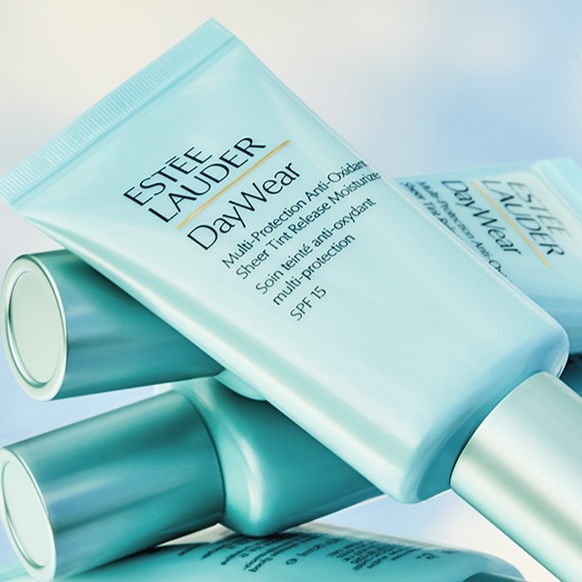 Estée Lauder DayWear Multi-Protection Anti-Oxidant Sheer Tint Release Moisturizer SPF 15 - Crema Idratante Colorata 30ml