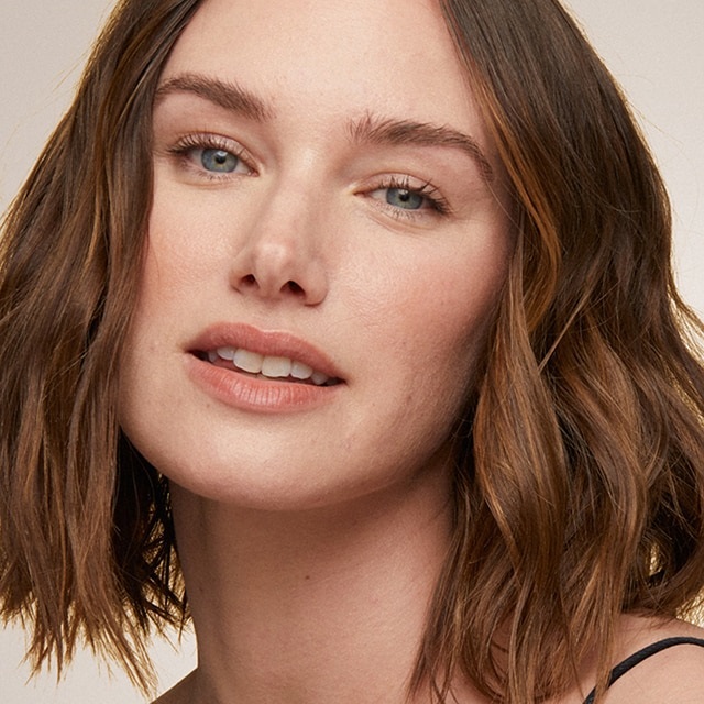 Estée Lauder Double Wear Sheer Long-Wear Makeup SPF 20 1C1 Cool Bone 30ml - Fondotinta Liquido Idratante con Finish Naturale e Copertura Modulabile