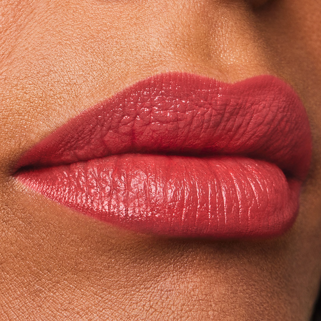 Estée Lauder Pure Color Lipstick 686 Confident - Rossetto Cremoso a Lunga Tenuta 3,5 g con Finitura Satinata e Benefici Nutrienti