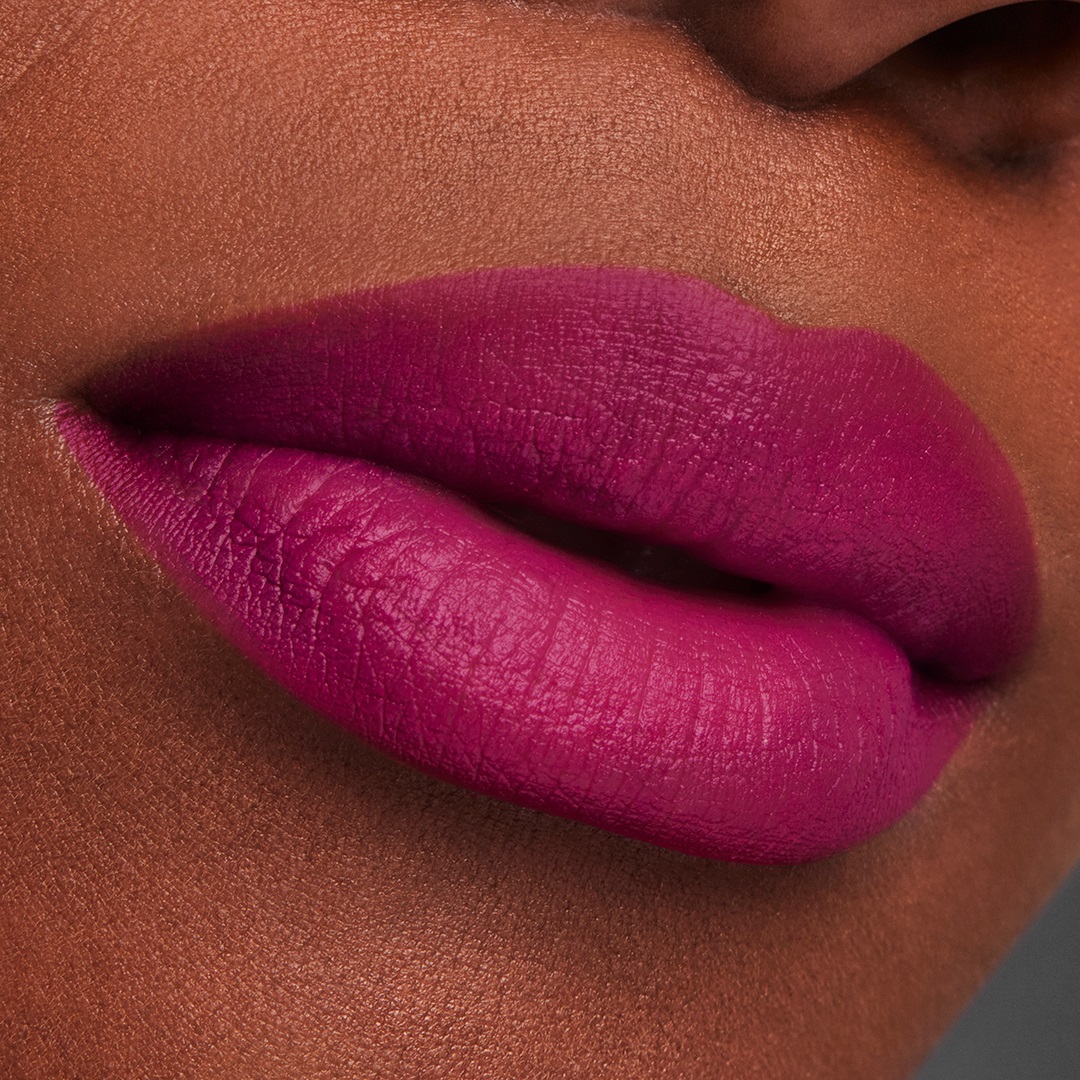 Estée Lauder Pure Color Matte Lipstick 616 Enigma 3,5 g - Rossetto a lunga tenuta con effetto rimpolpante e nutriente