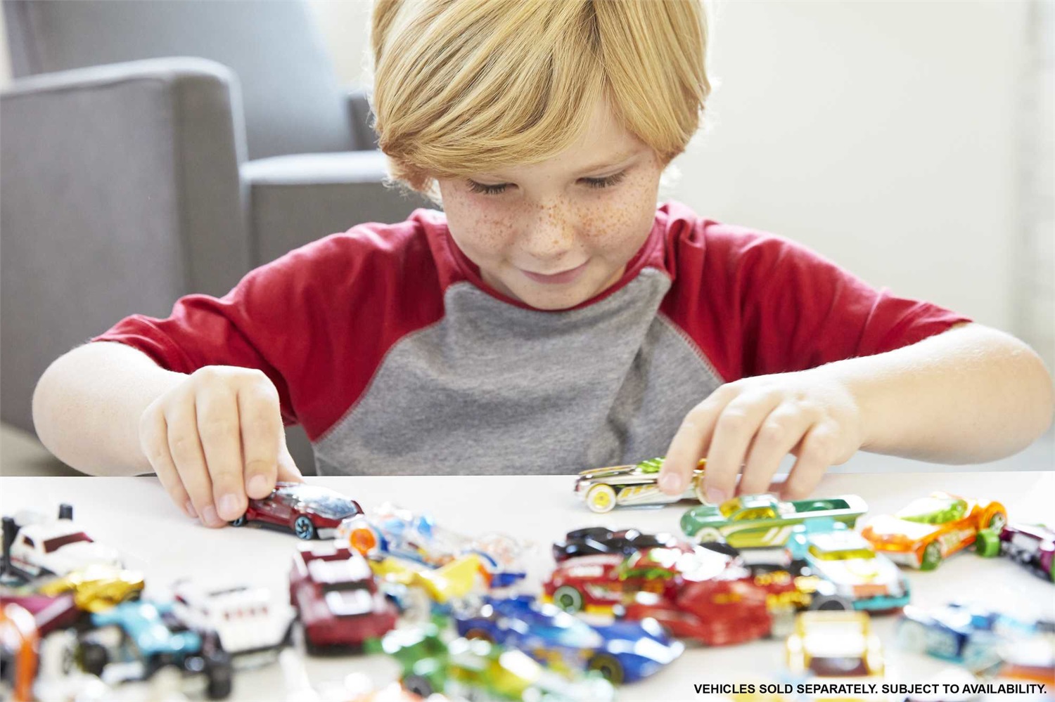 Hot Wheels CGN22 - Set esclusivo da 50 macchinine con decorazioni autentiche, giocattolo per bambini 3