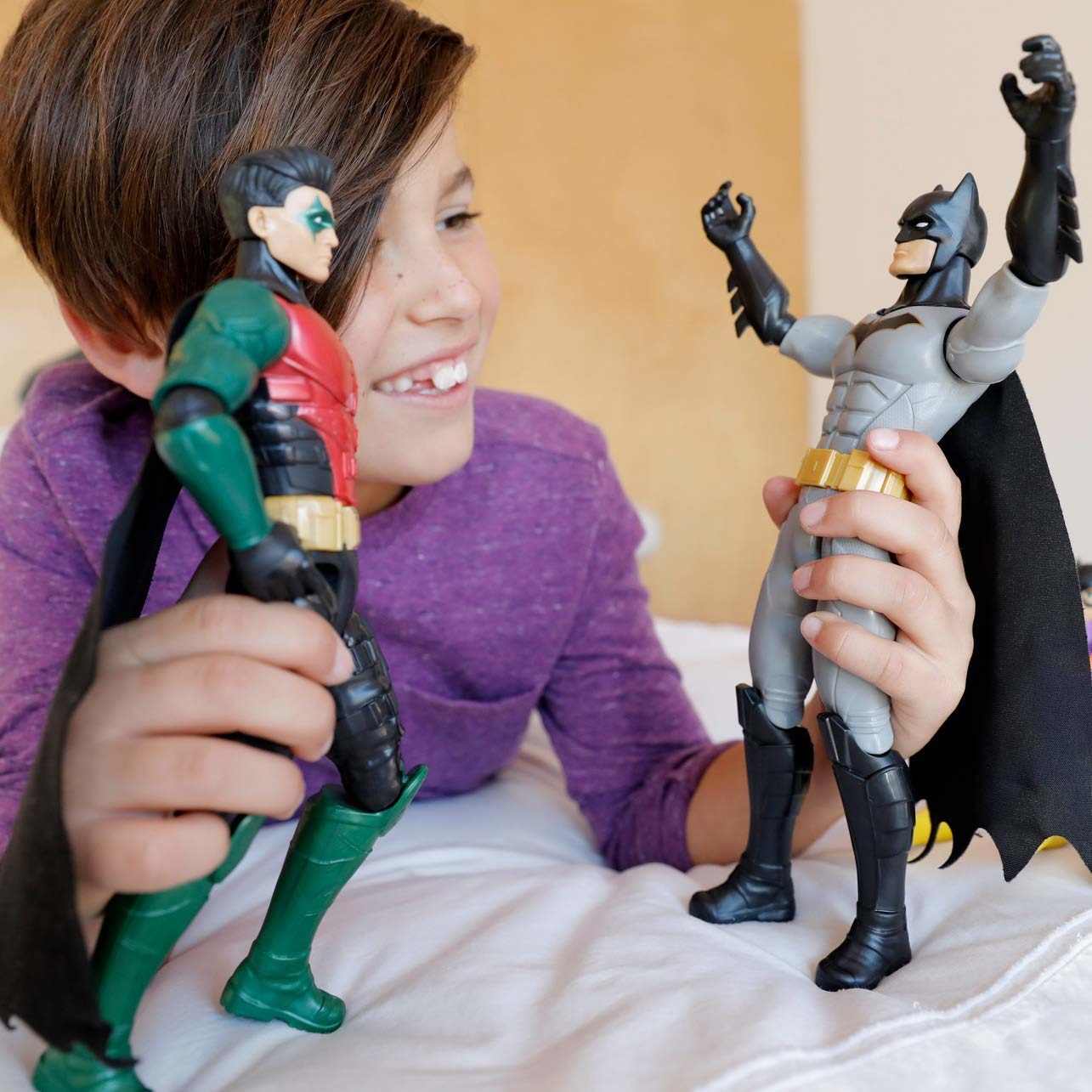 DC Comics Batman Articolato 30 cm - Figura con Tuta Potenziata e 11 Punti di Articolazione