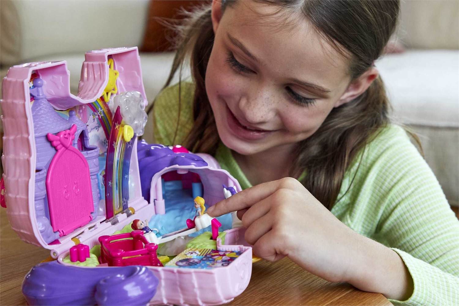 Polly Pocket Unicorno Magiche Sorprese Playset con Micro Bambole Polly e Lila, Accessori Giocattolo per Bambini 4 Anni, Multicolore
