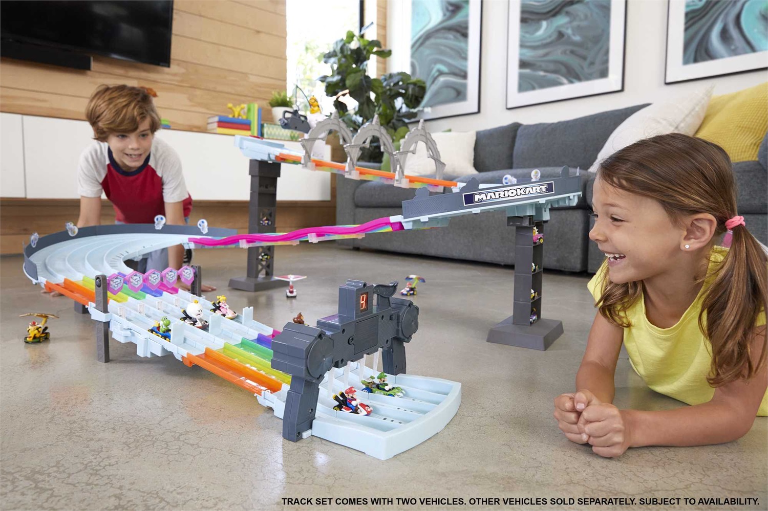 Hot Wheels Mario Kart - Pista Arcobaleno, playset con luci e suoni, 2 veicoli in scala 1:64 e 5 pezzi di pista, oltre 2 metri di divertimento per bambini 4 anni