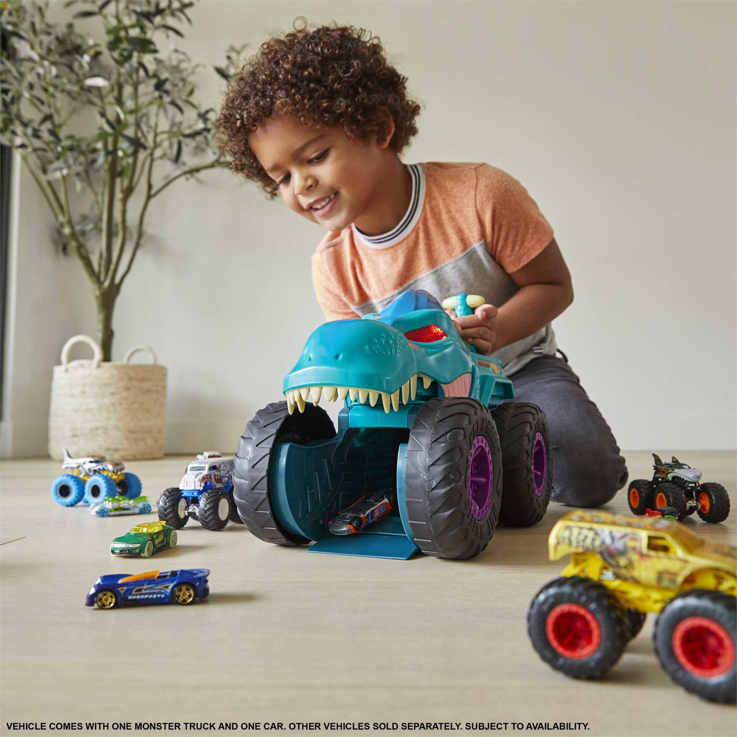 Hot Wheels Monster Trucks Mega Wrex - Veicolo Giocattolo Divora Macchinine, Adatto dai 3 Anni in Su