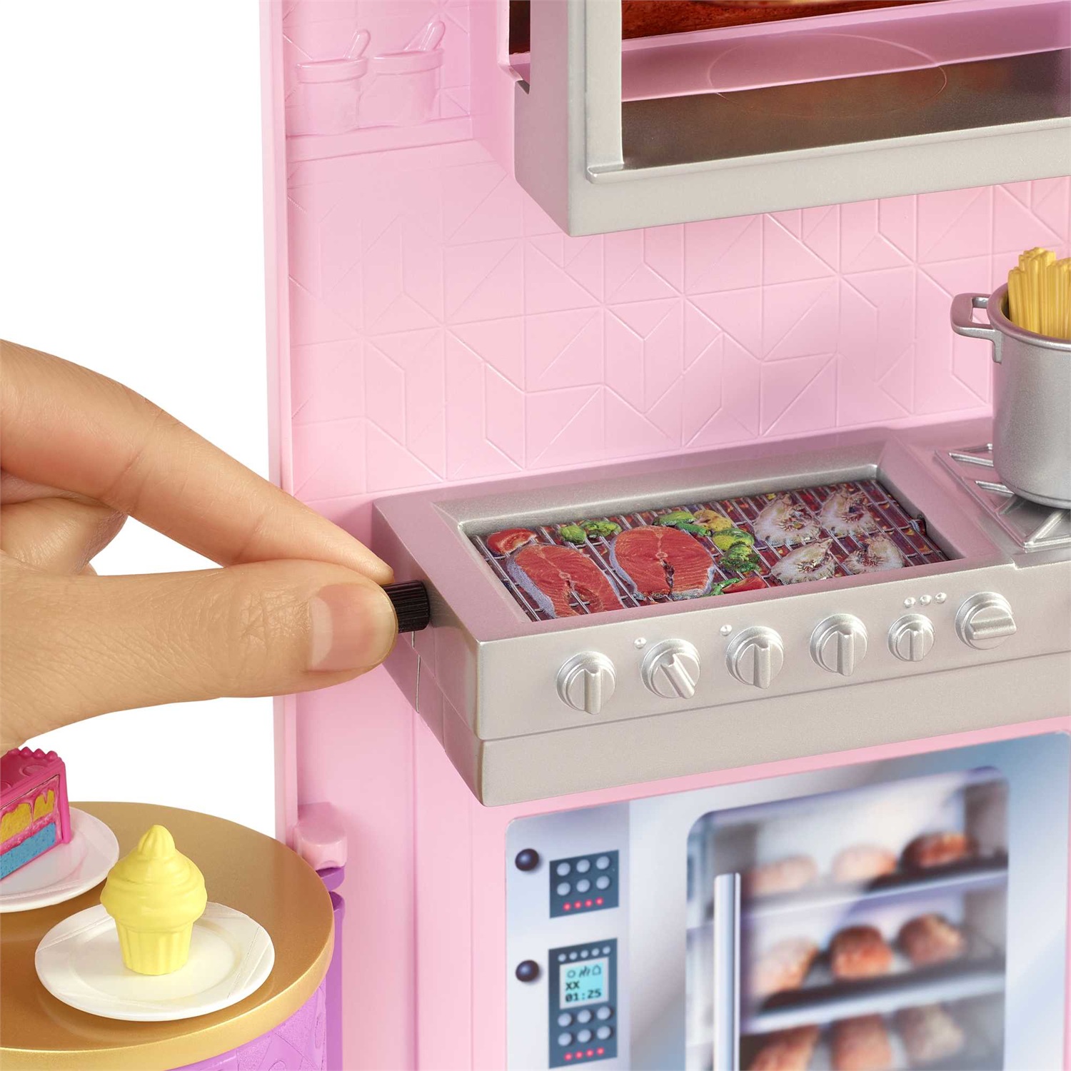 Barbie HBB91 Playset Ristorante con Bambola, Cappello Chef, Grembiule e Oltre 30 Accessori da Cucina, Giocattolo per Bambini 3 Anni