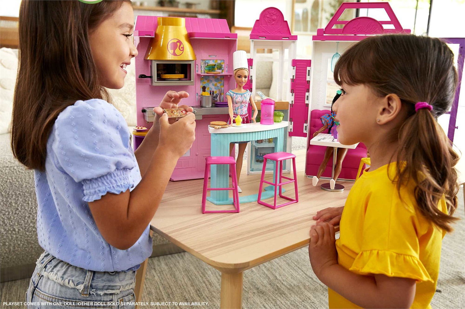 Barbie HBB91 Playset Ristorante con Bambola, Cappello Chef, Grembiule e Oltre 30 Accessori da Cucina, Giocattolo per Bambini 3 Anni