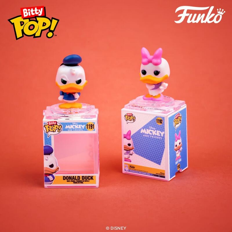 Funko Bitty Pop! Disney - 4 Pack con Minnie Mouse (red Dress), Daisy Duck, Donald Duck e Mini Figura Misteriosa - 0.9 Inch (2.2 Cm) da Collezione con Ripiano Espositivo Inclusa