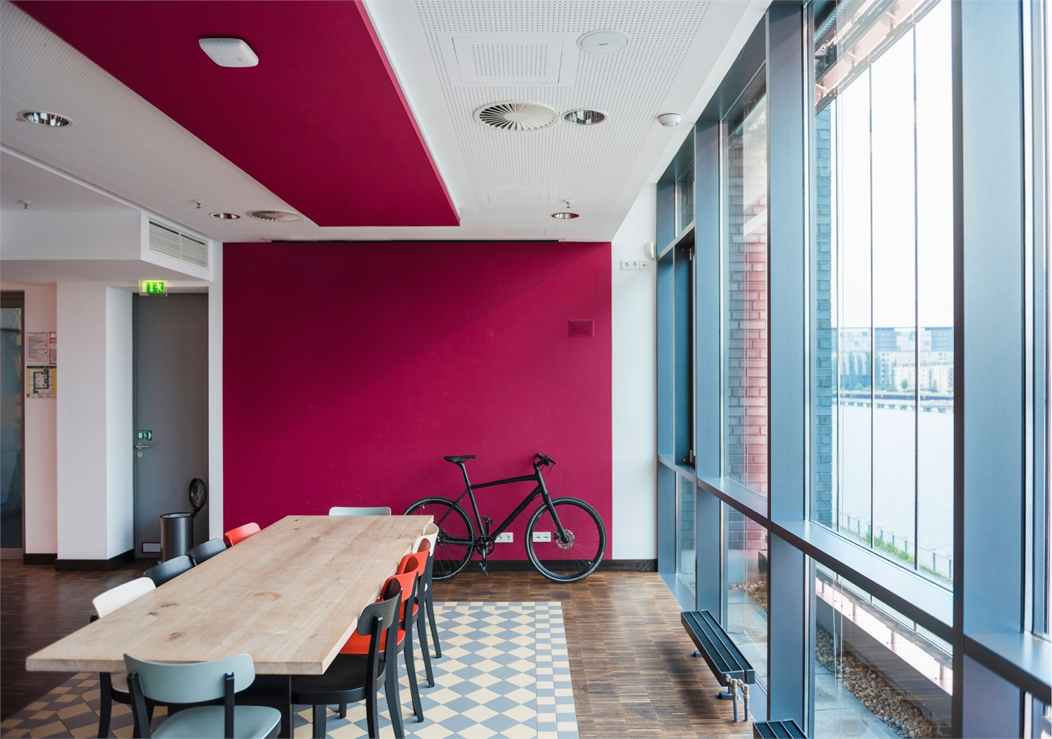 Cisco CBW140AC Access Point 802.11ac 2x2 Wave 2 - 867 Mbit/s, 1 porta GbE, Montaggio a soffitto, Supporto Power over Ethernet (PoE)