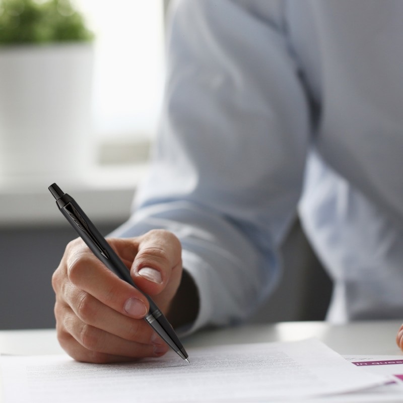 PARKER IM Penna a sfera Nero opaco con finiture nere - Punta media, inchiostro blu, confezione regalo