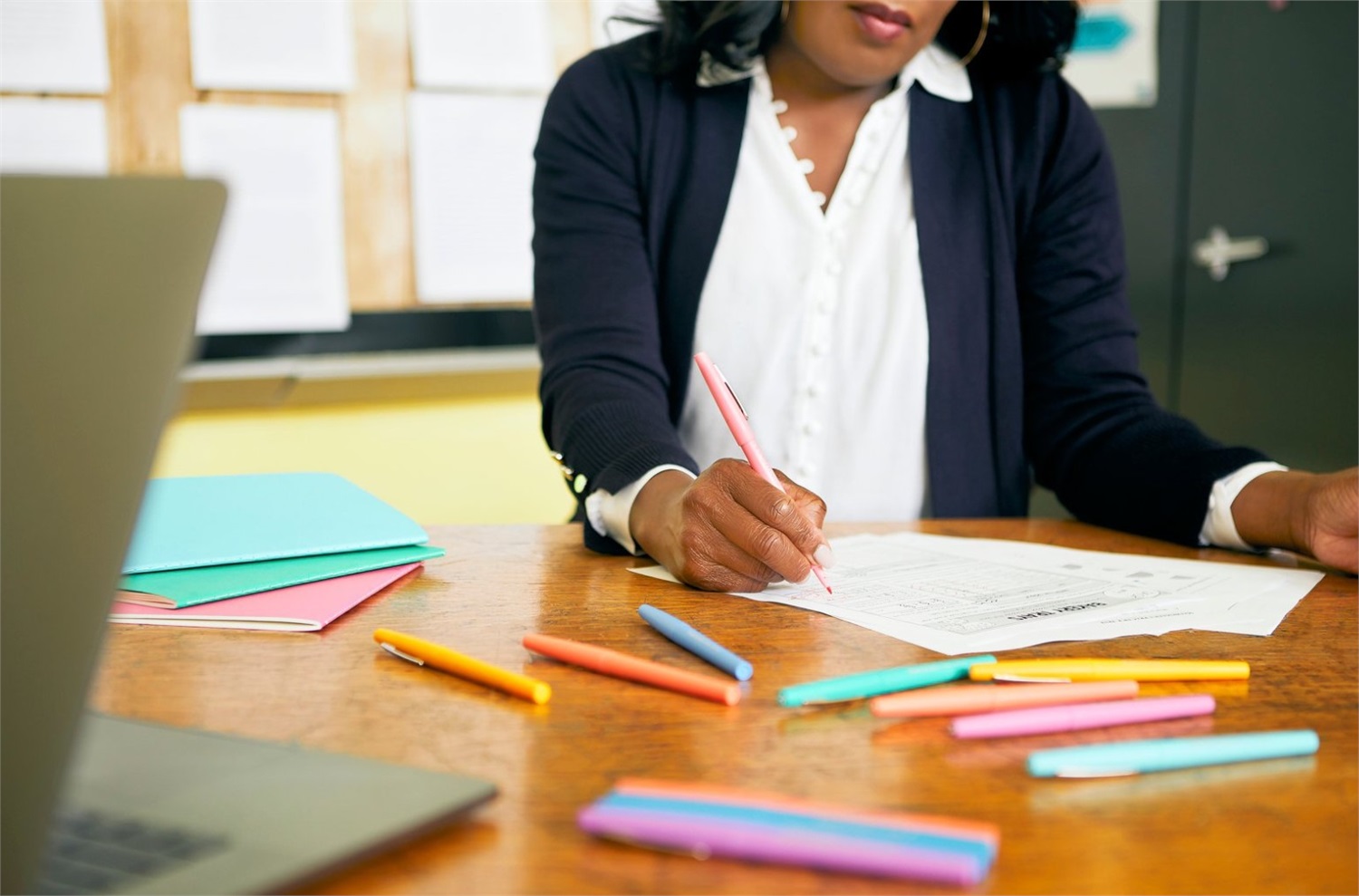 Paper Mate Flair - Pennarelli a Punta Media, 0,7 mm, Colori Pastello Assortiti, Blister da 12 Pezzi