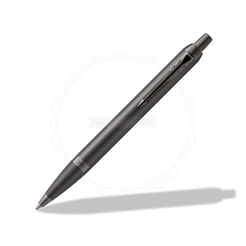Parker IM Penna a sfera monocromatica in acciaio inossidabile con finitura canna di fucile e inchiostro blu - Punta media - Confezione regalo